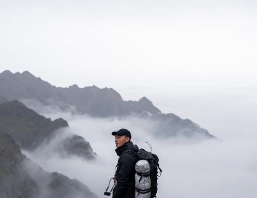 《最新武器大师出装攻略，助你成为无敌神级战士》（掌握攻略，让你在战场上无往不利！）