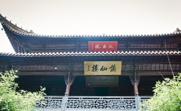 李白出装攻略美食派对王者（一起品味美食，李白在游戏中稳稳的王者地位如何获得？）